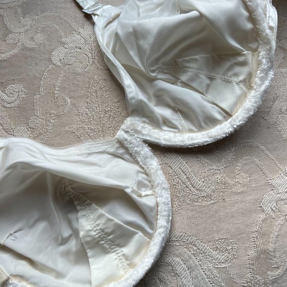 Vintage Franco' by Graceform Minimizing Bra Hand Sewn with Velvet In White - Picture 13 of 16
